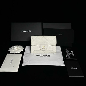 샤넬 클래식 캐비어 카드지갑 화이트