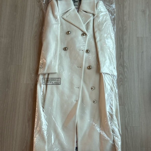 럭키슈에트 아이보리 코트 36