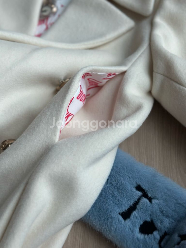 럭키슈에트 아이보리 코트 36--7