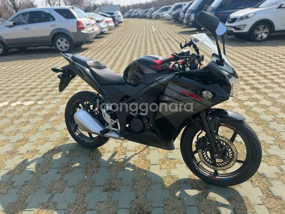 혼다 cbr125 17년형 짧은키로수 판매합니다--0