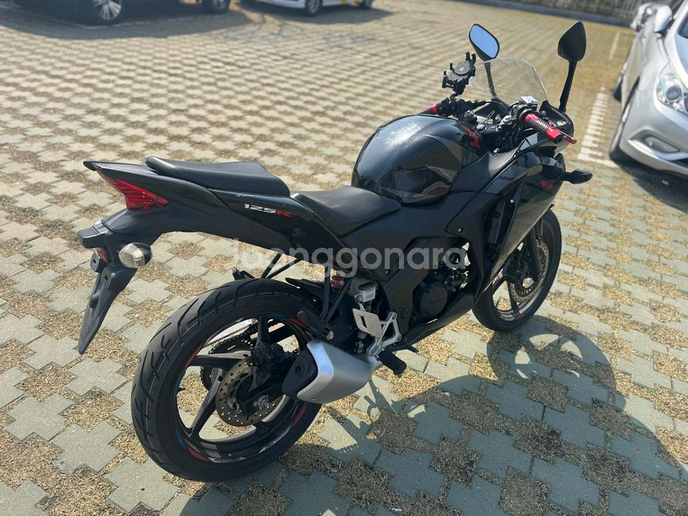혼다 cbr125 17년형 짧은키로수 판매합니다--7