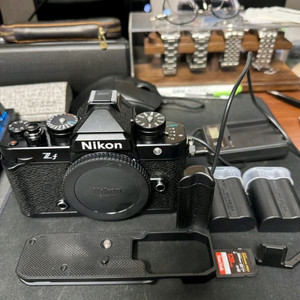 니콘Zf 미러리스40/2 SE Kit 팝니다