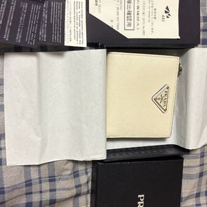 프라다 스몰 사피아노 가죽 반지갑