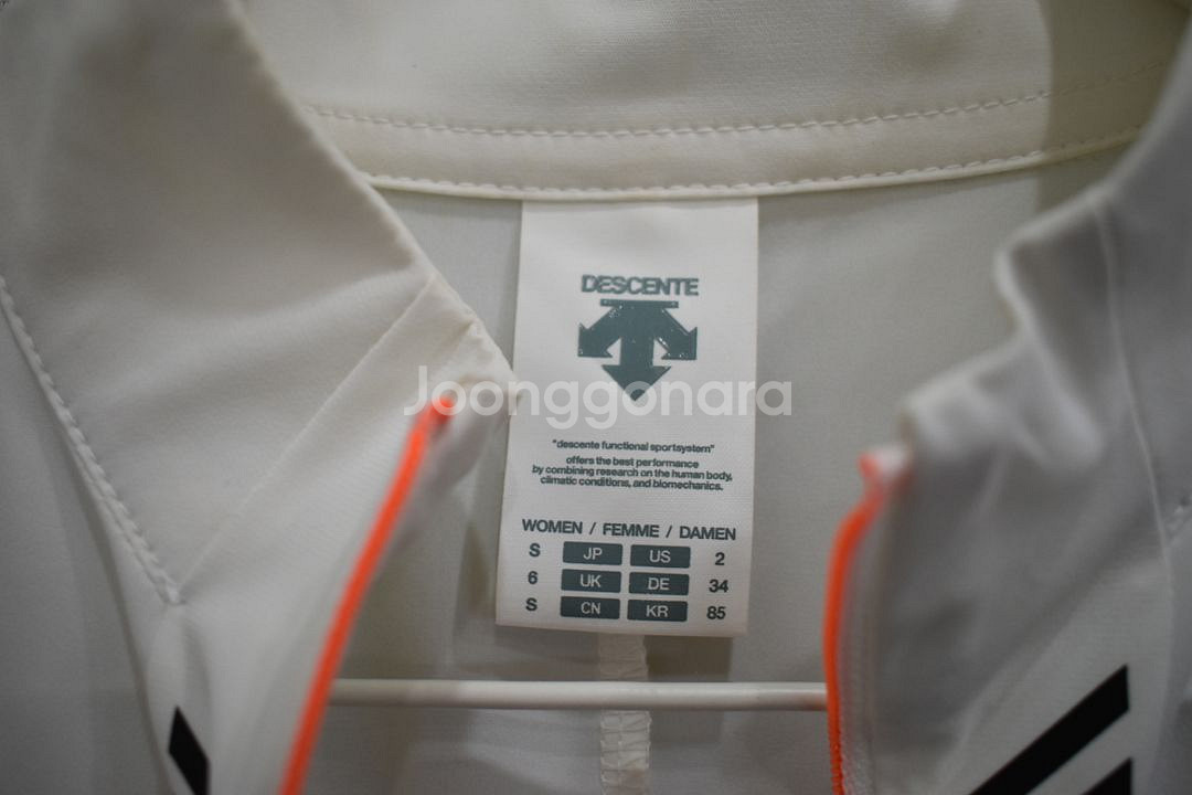 데상트 여성 집업 85--1