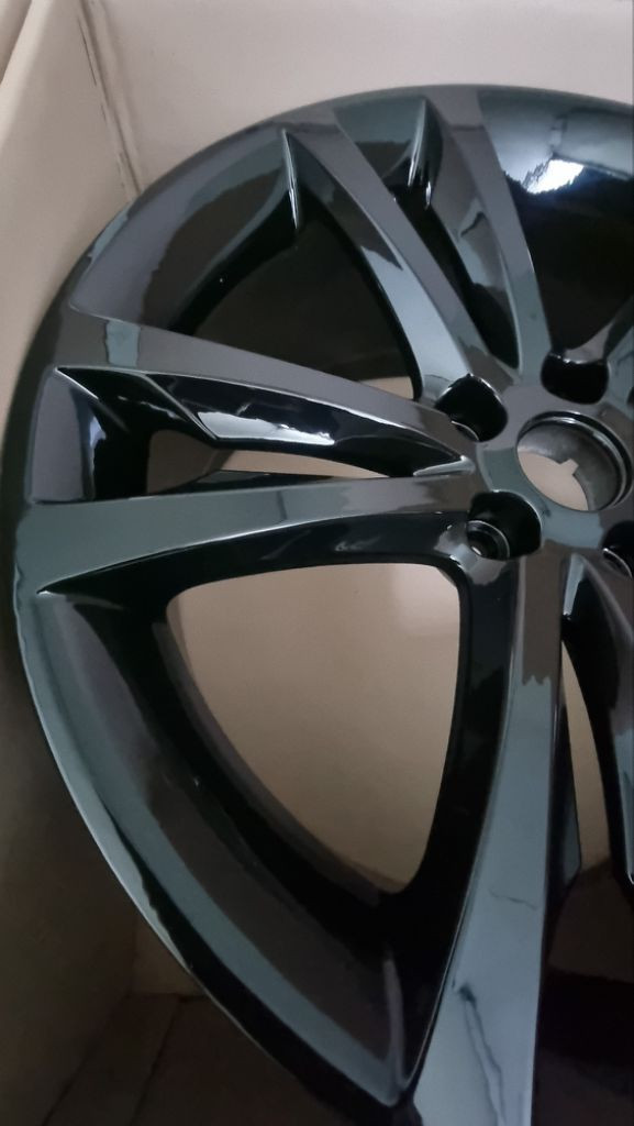 19인치 제네시스 쿠페 휠 이미지