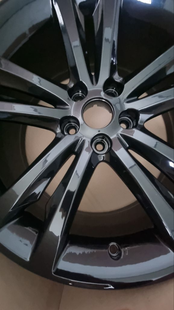 19인치 제네시스 쿠페 휠 이미지