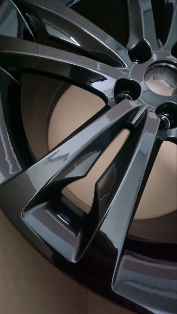 19인치 제네시스 쿠페 휠 이미지