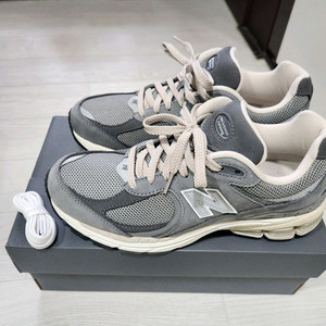 새상품 뉴발란스 2002RNM 265mm