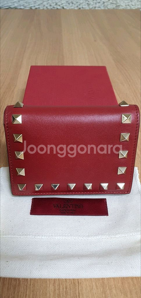 발렌티노 락스터드 지갑/반지갑 정품S급(보증서O)--2