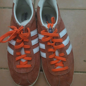 아디다스 가젤 오렌지 스웨이드 220mm 팝니다
