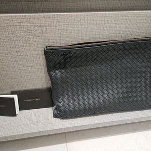 (정품)보테가베네타 클러치백 30x20 팝니다