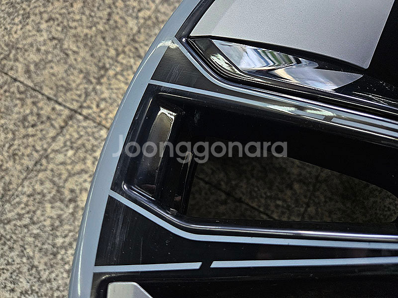 아우디 이트론 GT RS 정품 21인치 후륜용 휠 한개--4