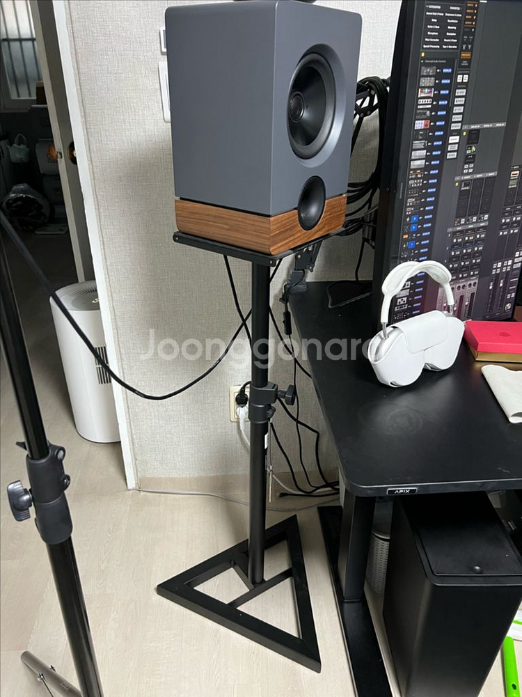 베어풋 X 아웃풋 프론티어 모니터링 스피커 + 스탠드--3