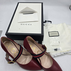 정품 구찌 실비 레드포인트토 미들힐 펌퍼스235(36)