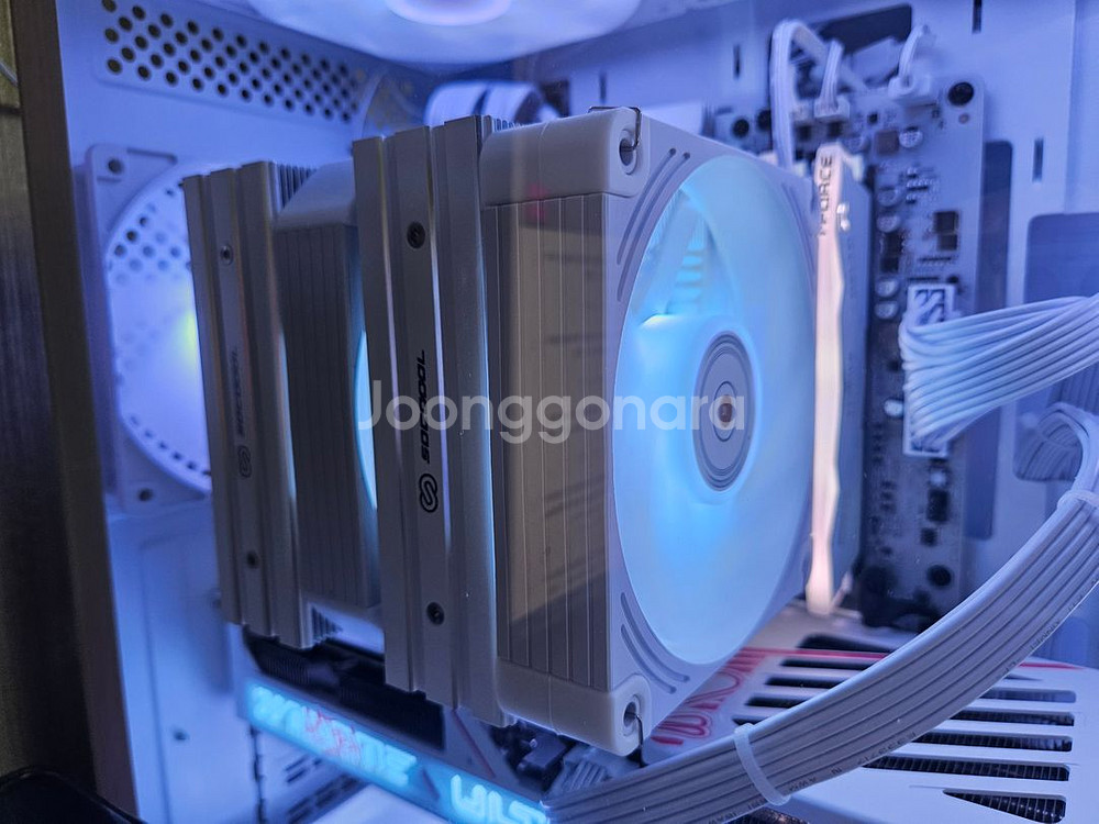 CPU 대장급 공랭쿨러 RC1900 화이트 팝니다--1
