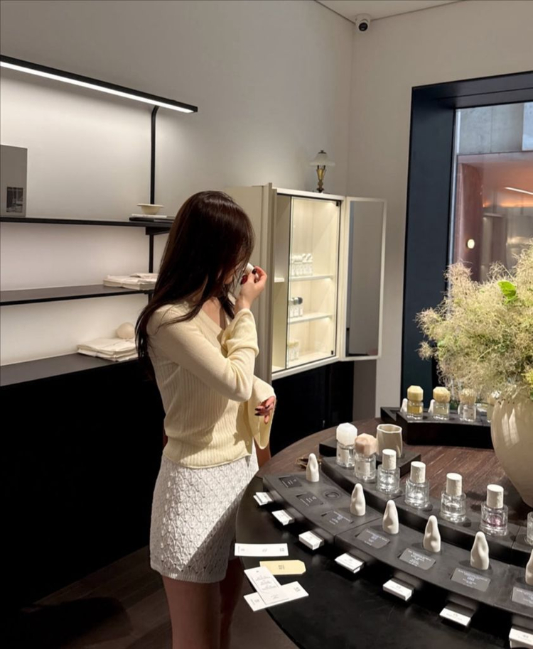 더로랑 Leaves crochet knit pant--2