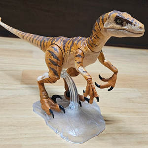 마텔 쥬라기공원 앰버컬렉션 타이거랩터