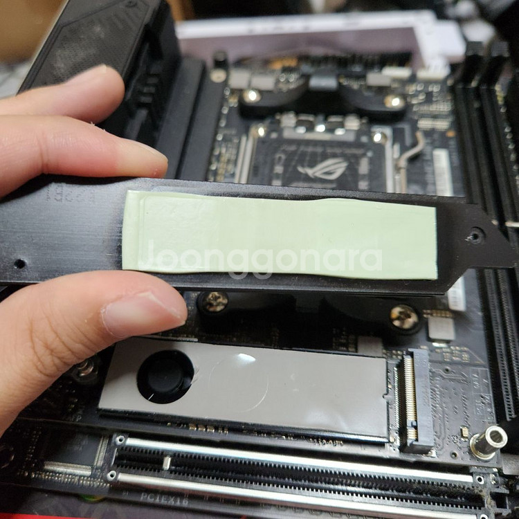 ASUS ROG STRIX B650E-I GAMING--2
