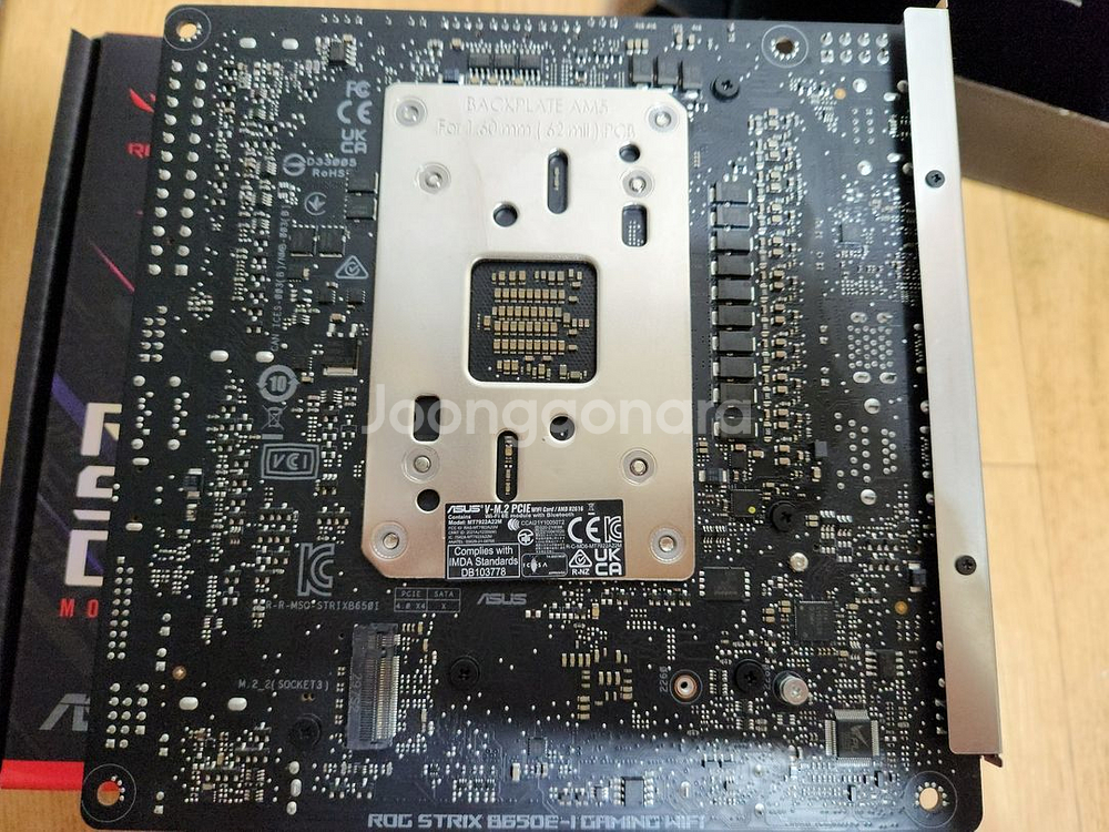 ASUS ROG STRIX B650E-I GAMING--8