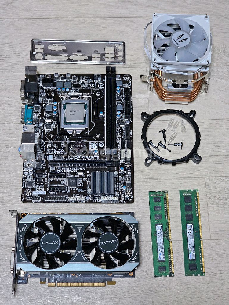싹다 분해 후 청소한 깨끗한 i5 게임용 pc 팝니다.--4