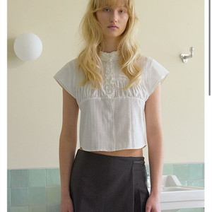 SAYSRA 크롭셔츠 새상품 판매합니다