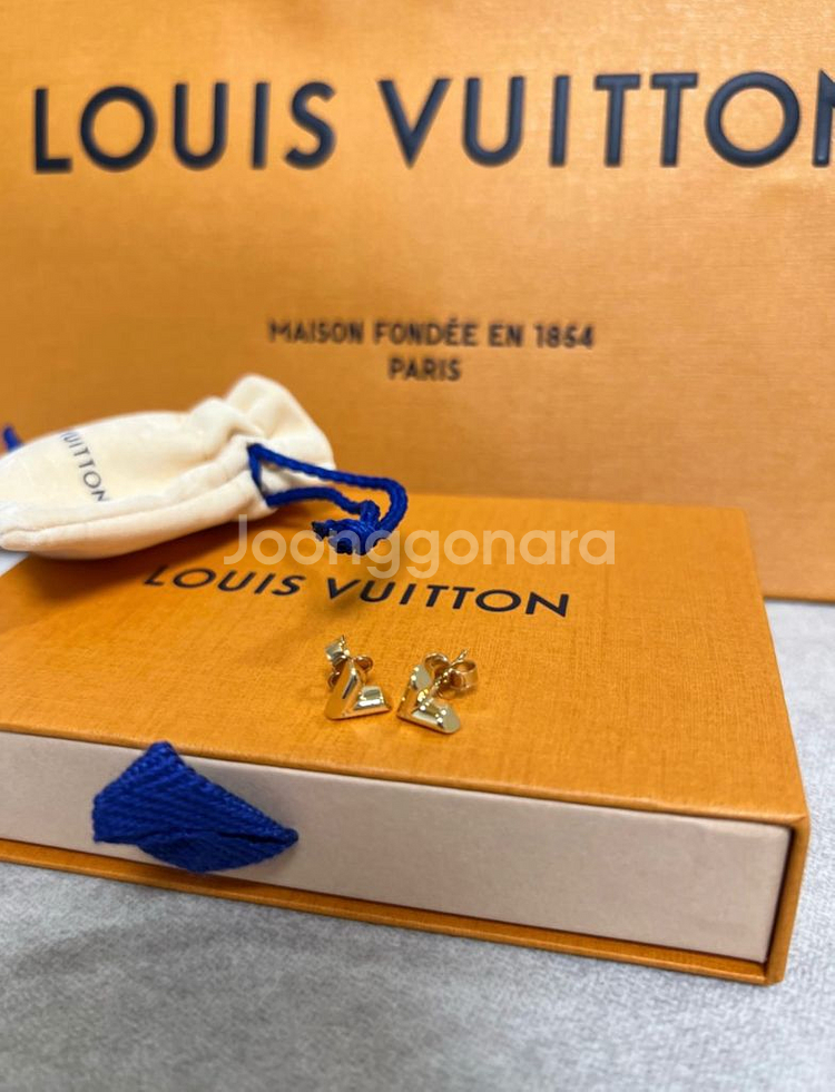 루이비통 에센셜 V 귀걸이 (새상품급)--2
