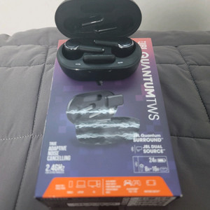 JBL Quantum TWS 이어폰