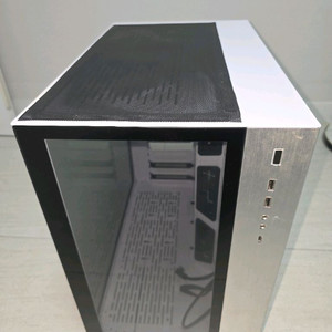 리안리 PC-O11 Dynamic (white) [ev