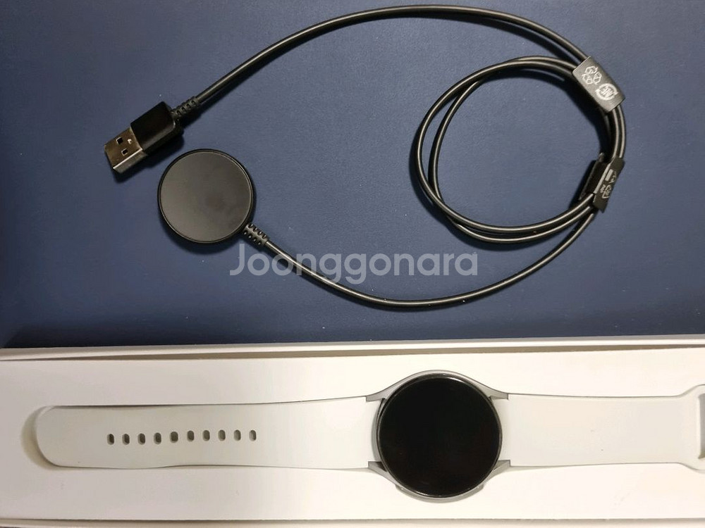 갤럭시 워치 4 40mm 실버팝니다.--1