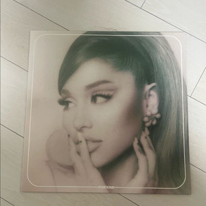 아리아나 그란데 positions lp 이미지