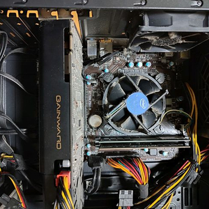 컴퓨터 본체 부품 (GTX960, i3 7100 등)