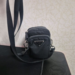 프라다 리나일론 미니 파우치