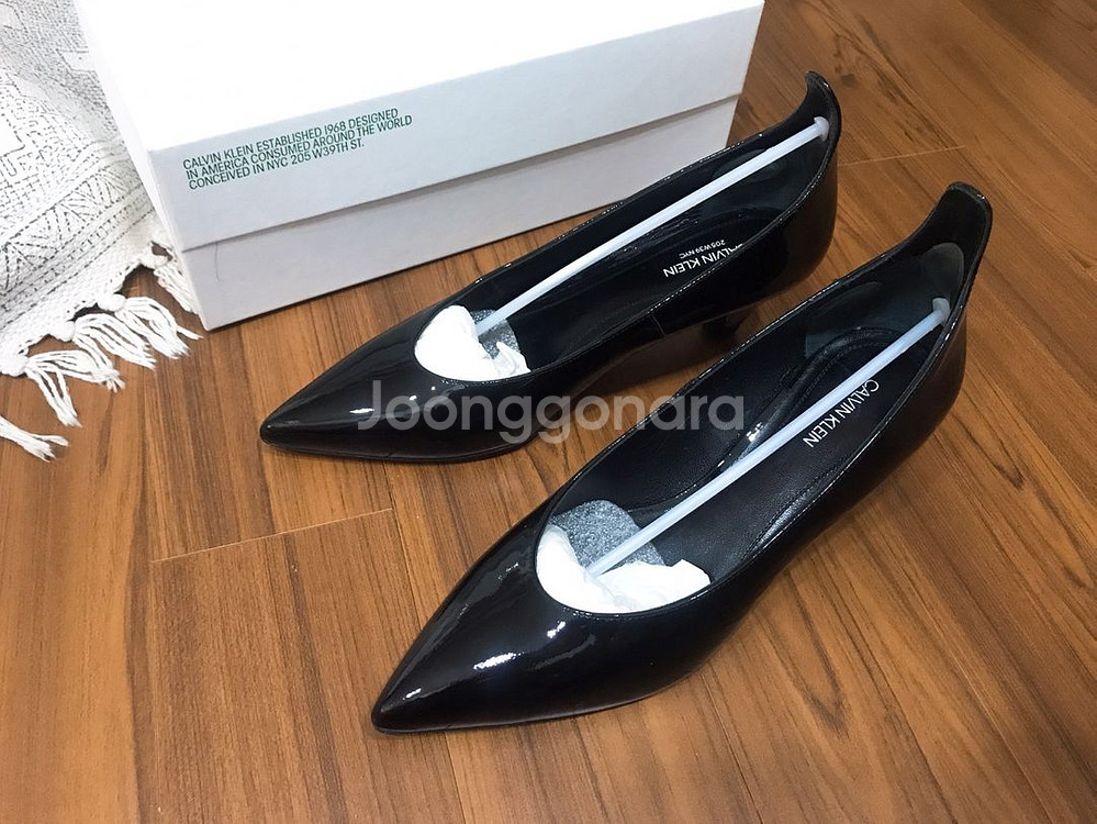 캘빈클라인 Italy 블랙 에나멜 힐 (36사이즈)--0