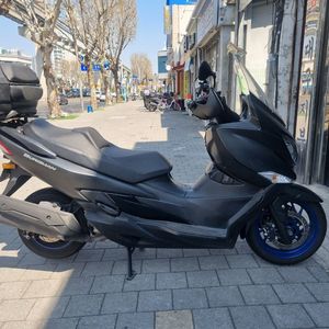 스즈끼 버그만 400ABS