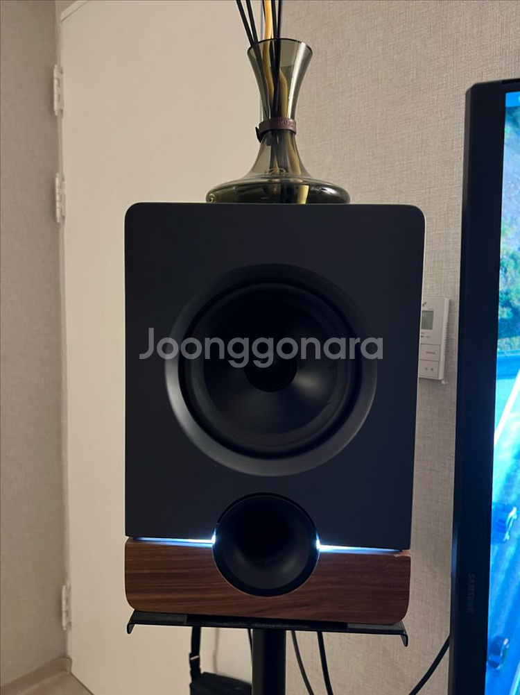 베어풋 X 아웃풋 프론티어 모니터링 스피커 + 스탠드--1