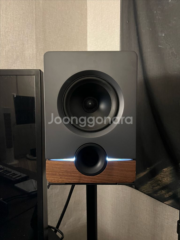 베어풋 X 아웃풋 프론티어 모니터링 스피커 + 스탠드--0
