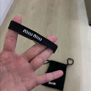 미우미우패브릭팔찌