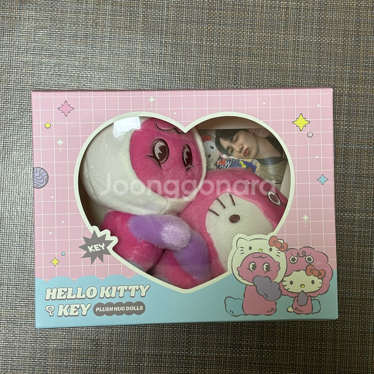 키 복실이 x 헬로키티 콜라보 팝업 허그인형 팝니다--0