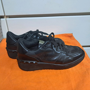 발렌티노 스터드 카모 스니커즈 42(약 265~270)