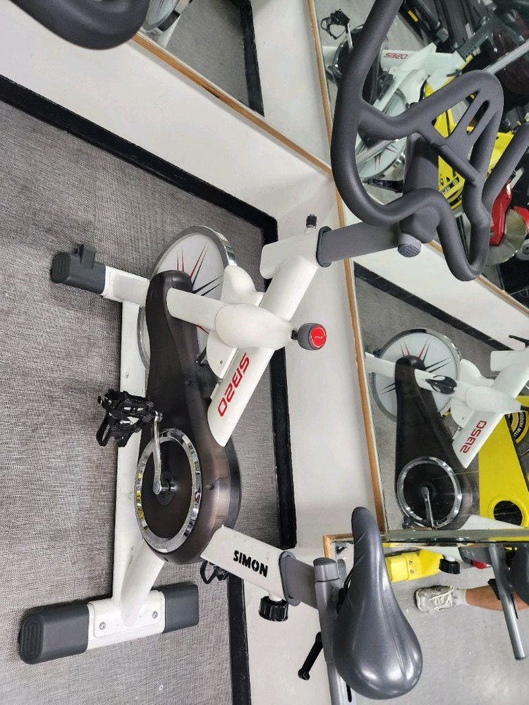 스피닝 자전거 이미지