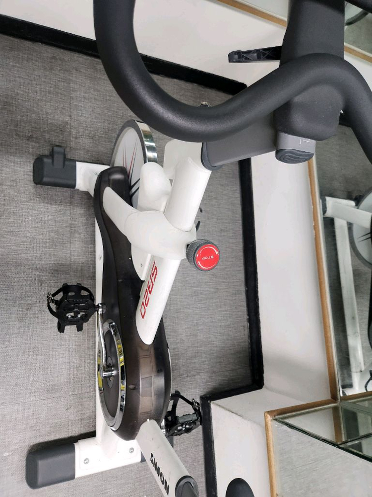 스피닝 자전거 이미지