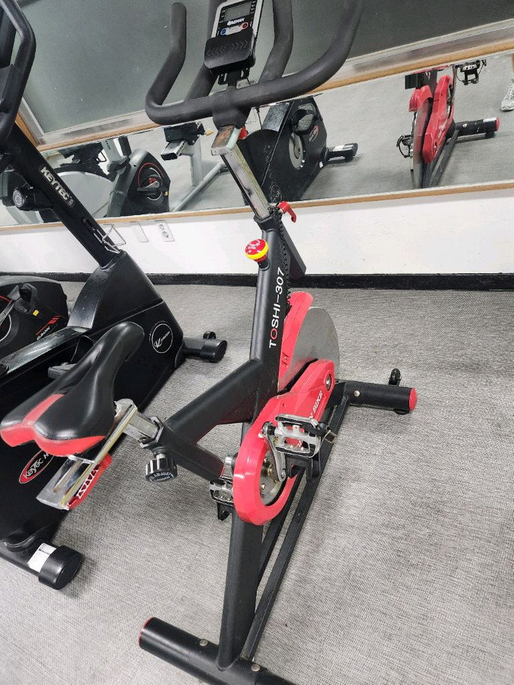 스피닝 자전거 이미지