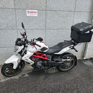 베넬리 tnt 300