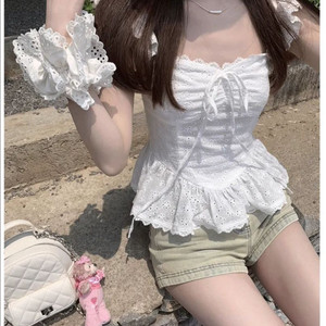 아일렛 펀칭 프릴 블라우스