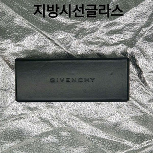 지방시 선글라스 SGV895G_09AJ 모델이에요