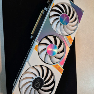 컬러풀 RTX 3070 화이트 igame 지포스 그래픽