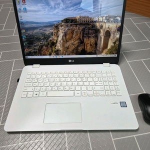 노트북 LG 울트라PC 15U590-GR3HK
