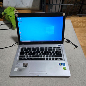 기가바이트 U24 노트북 i7-4500u 램8 SSD1