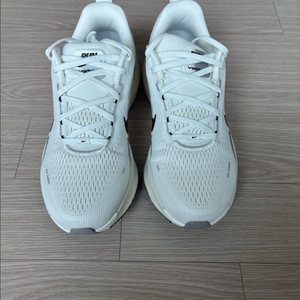나이키 보메로 18 260팝니다