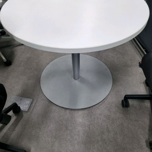 스틸케이스 원형 탁자